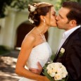 Secondo un vecchio detto inglese, durante il giorno del matrimonio, ogni sposa dovrebbe indossare: Qualcosa di vecchio (es. fazzoletto ricamato) Qualcosa di nuovo (es. biancheria intima) Qualcosa di prestato (es. […]